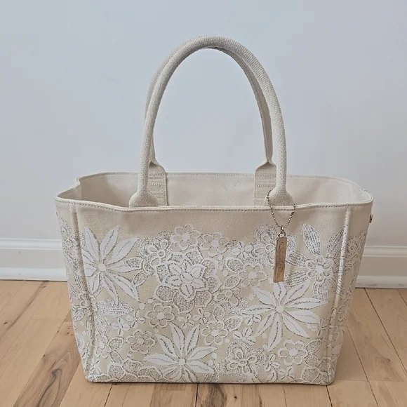 Elegant Cream Floral Tote Bag - Picture 1 of 12